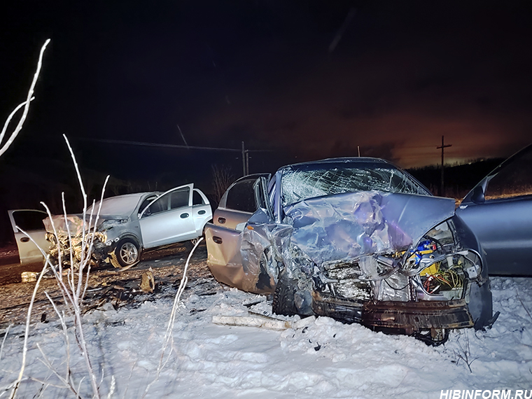 В лобовом ДТП на трассе Апатиты — Кировск пострадали три девушки