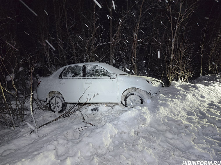 Штроба на дороге Апатиты — Кировск по-прежнему выбрасывает машины на «встречку»
