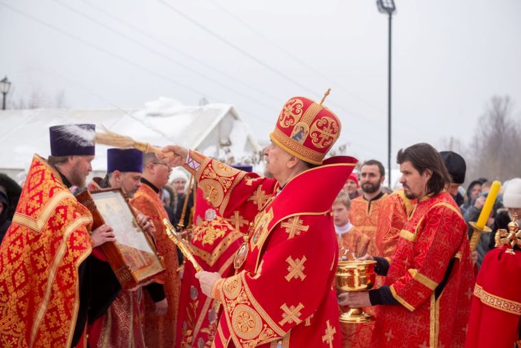 Храм Новомучеников и Исповедников Российских в Апатитах отметил престольный праздник