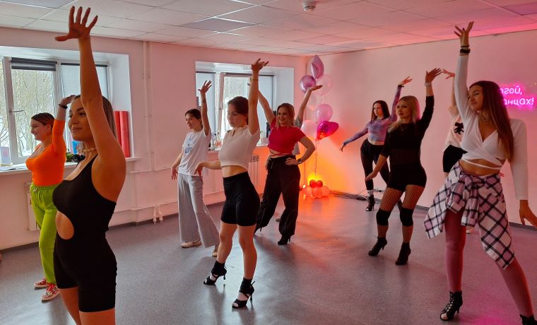 Апатитская студия танца отметила день рождения мастер-классами