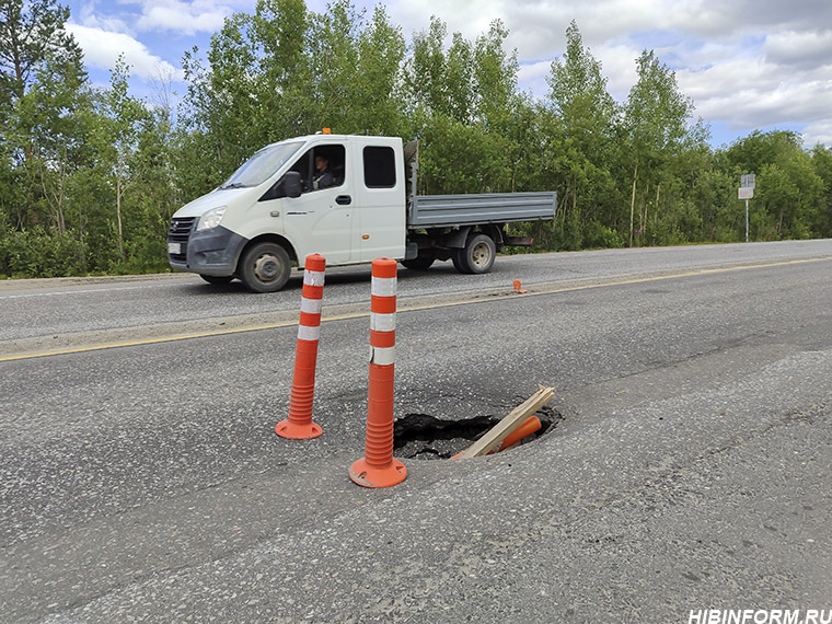 Гигантская яма поджидает автовладельцев на дороге Апатиты — Кировск