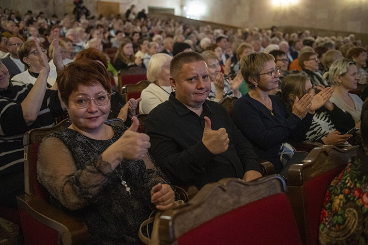 Илона Броневицкая провела в Кировске вечер для работников и ветеранов КФ АО «Апатит» (+ВИДЕО)