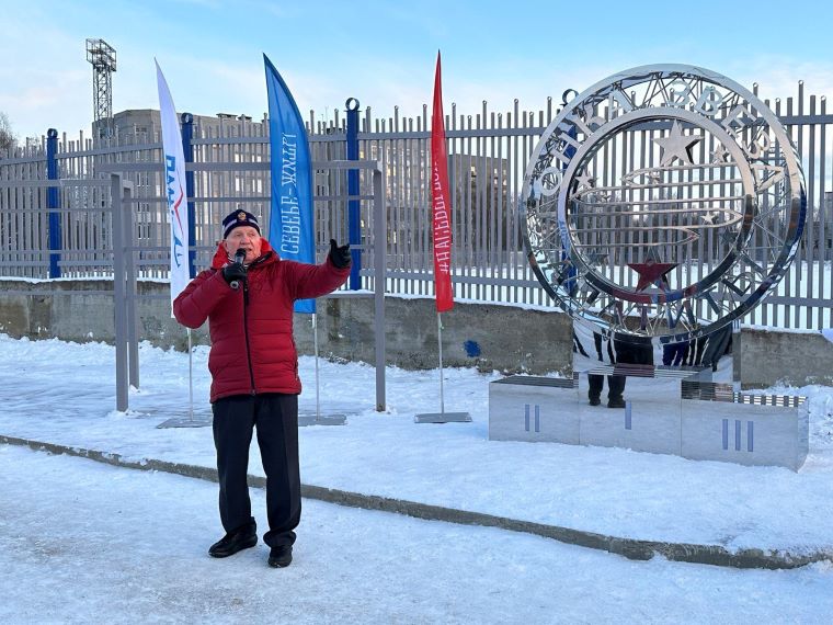 Олимпийские чемпионы открыли в Апатитах памятный знак «Гонке звёзд»