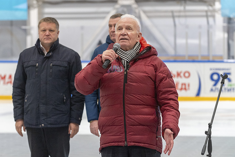 Юным хоккеистам — автобус, лыжникам и болельщикам — «Хибинскую гонку»