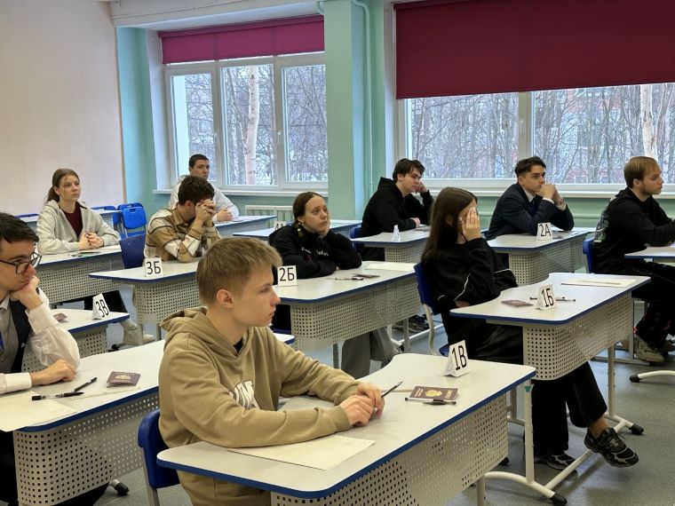 В апатитской школе №15 ЕГЭ сдавали дети и родители