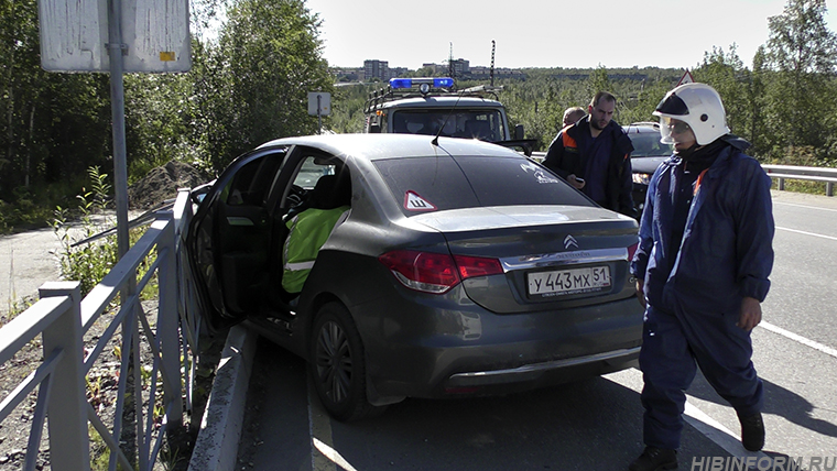 В Апатитах водитель "Ситроена" потерял сознание и совершил ДТП
