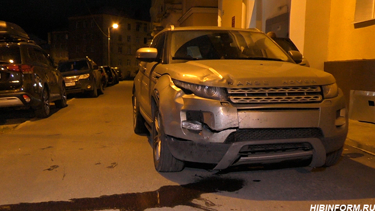В Кировске пьяный водитель Range Rover протаранил две машины и сбежал