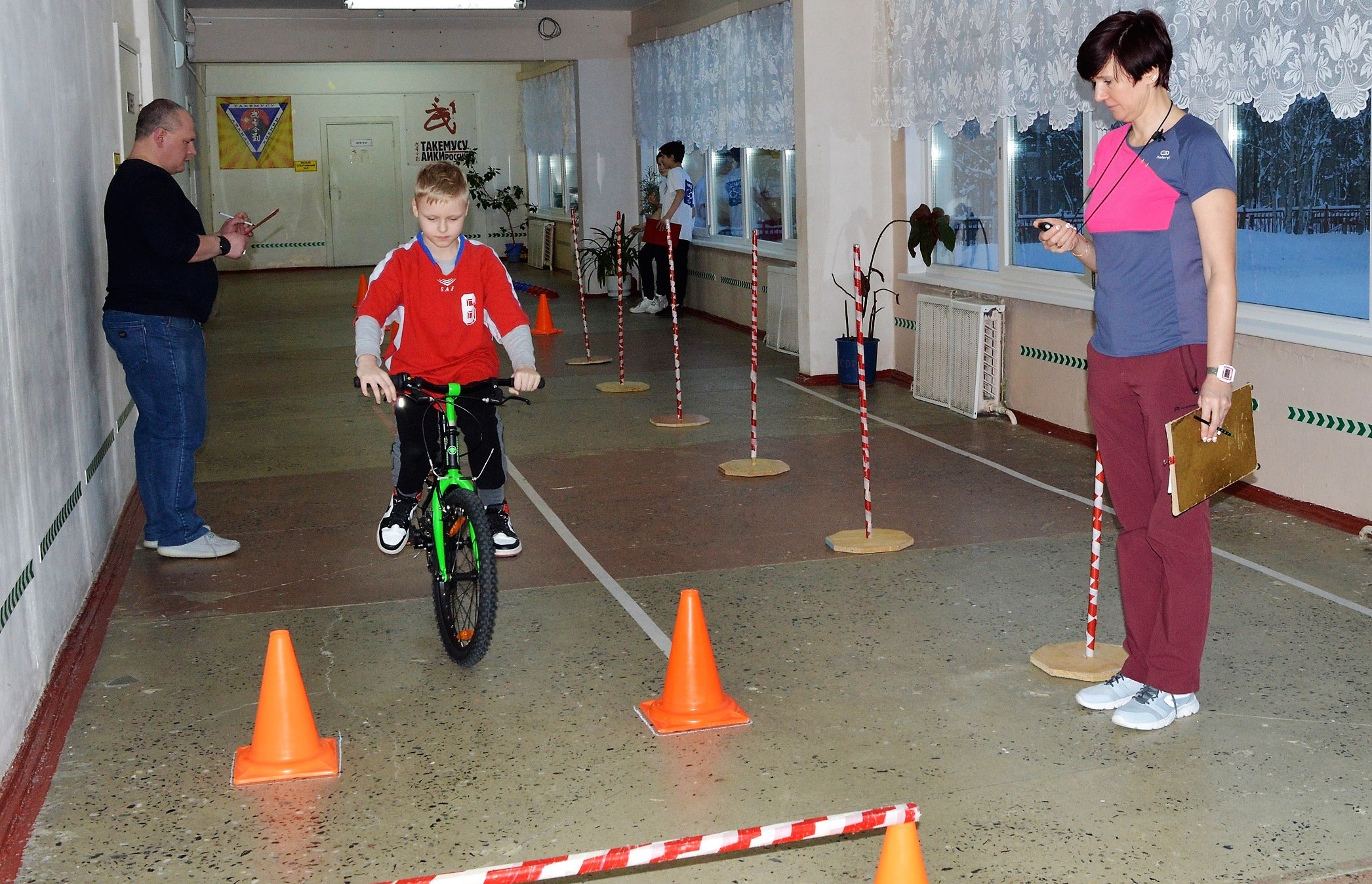В апатитской школе №14 прошли соревнования «Безопасное колесо»