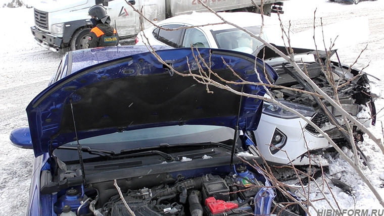 В Апатитах при столкновении Renault и Haval пострадала женщина