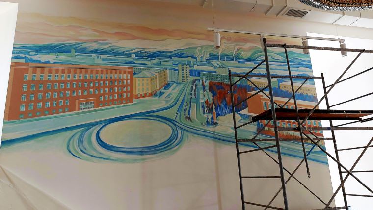 Восстановленная роспись стен в библиотеке имени Ларисы Гладиной выглядит не как новая