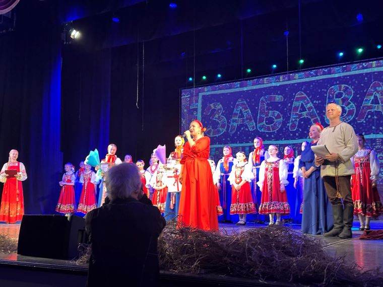 Апатитский ансамль «Забава» представил зрителям всё, чему артисты научились за год
