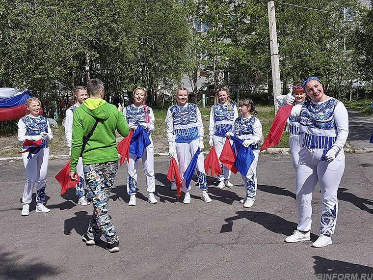 День России в Апатитах отметили жарким танцевальным выступлением