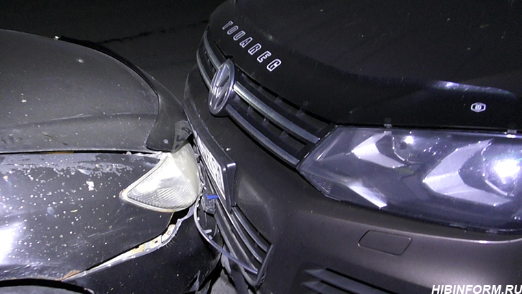 В Кировске пьяный водитель Range Rover протаранил две машины и сбежал