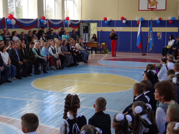 В апатитских школах в День знаний состоялись торжественные линейки