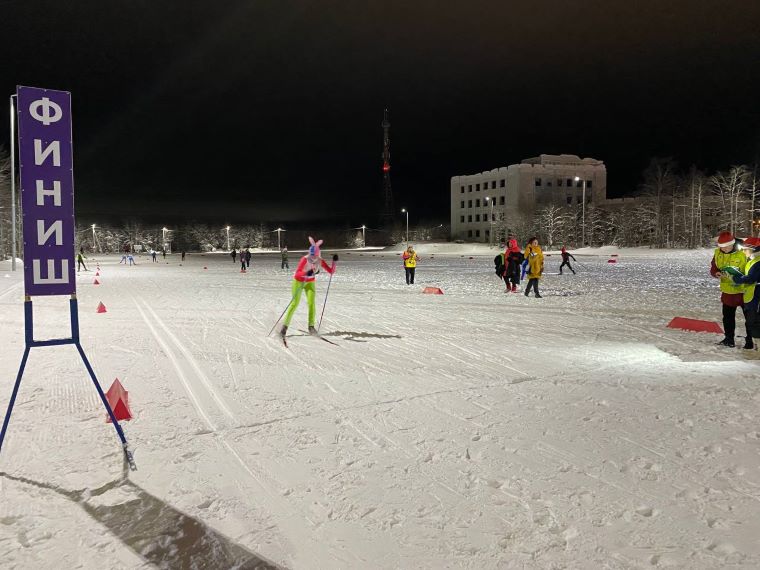 В Апатитах состоялась новогодняя лыжная гонка