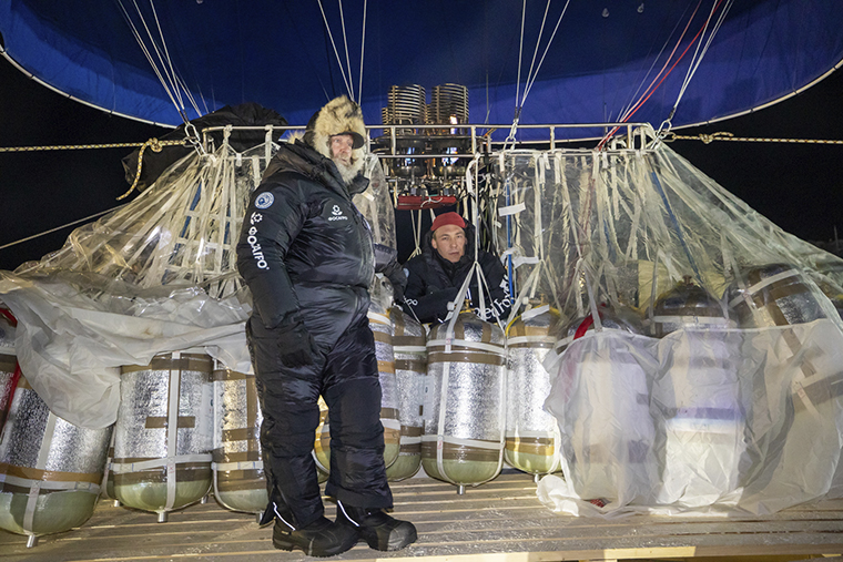Фёдор Конюхов и Иван Меняйло вылетели из Кировска на воздушном шаре "ФосАгро"