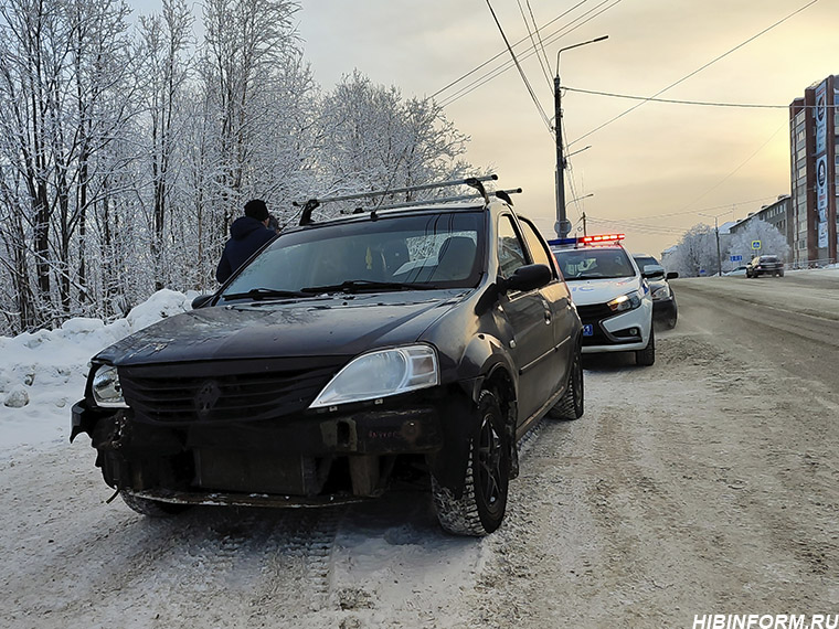 На Белореченском путепроводе столкнулись три автомобиля