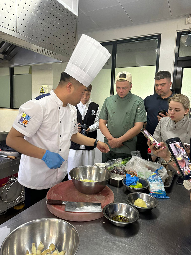 Кировские повара познали секреты китайской кухни. Из первоисточника