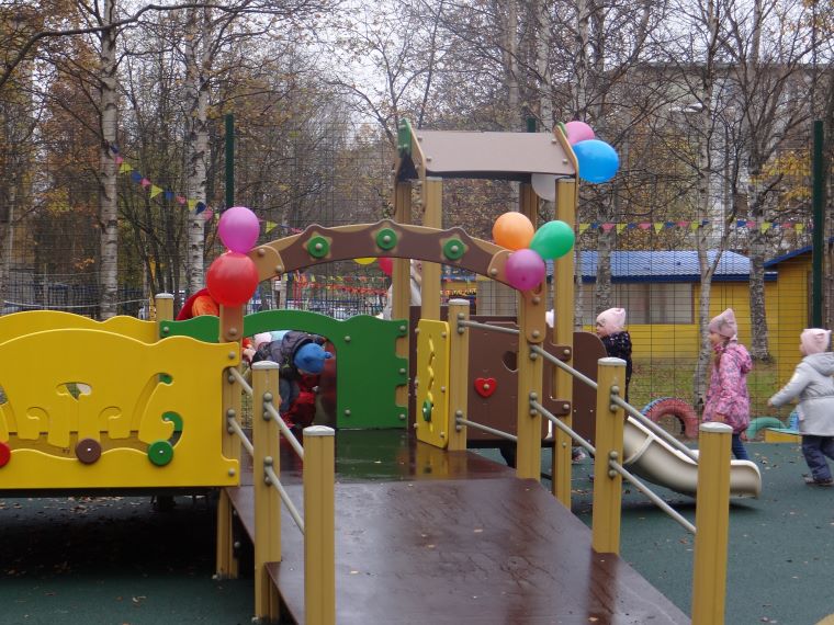 В Апатитах открыли новую игровую территорию для малышей