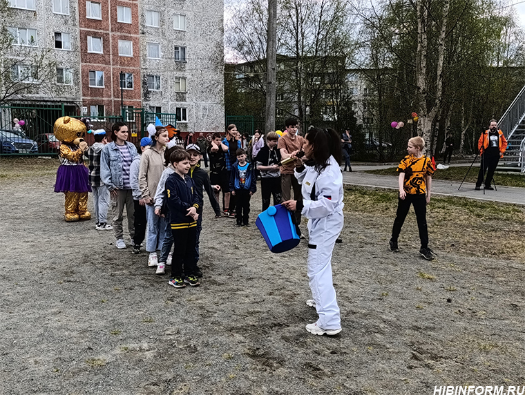 Байкеры Хибин подарили ребятам из КЦСОН двухколёсное детство (+ВИДЕО)