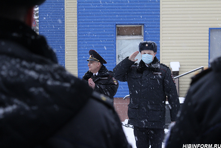 Полицейские Апатитов и Кировска отметили профессиональный праздник торжественным митингом