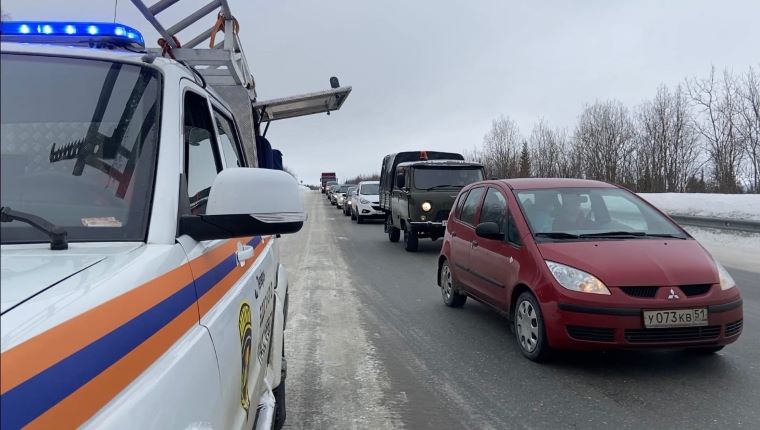 На дороге Апатиты - Кировск перевернулся автомобиль