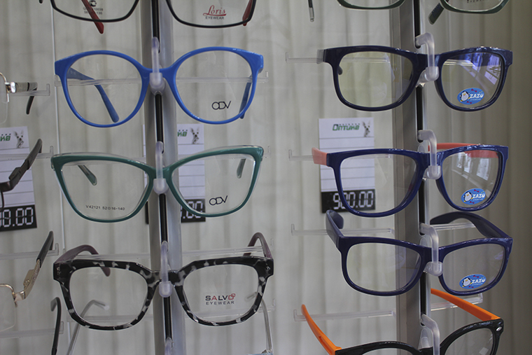 Кому очки с 30% скидкой? Первой частной оптике в Апатитах — 30 лет!