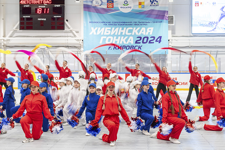 Юным хоккеистам — автобус, лыжникам и болельщикам — «Хибинскую гонку»