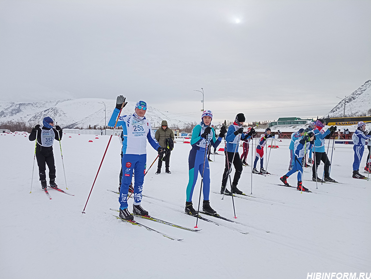 Участникам «Лыжни России-2022» в Кировске едва хватило номеров