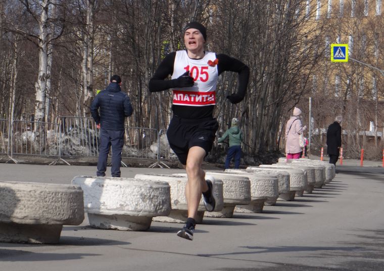 В Апатитах празднование 80-летия Великой Победы начали спортсмены