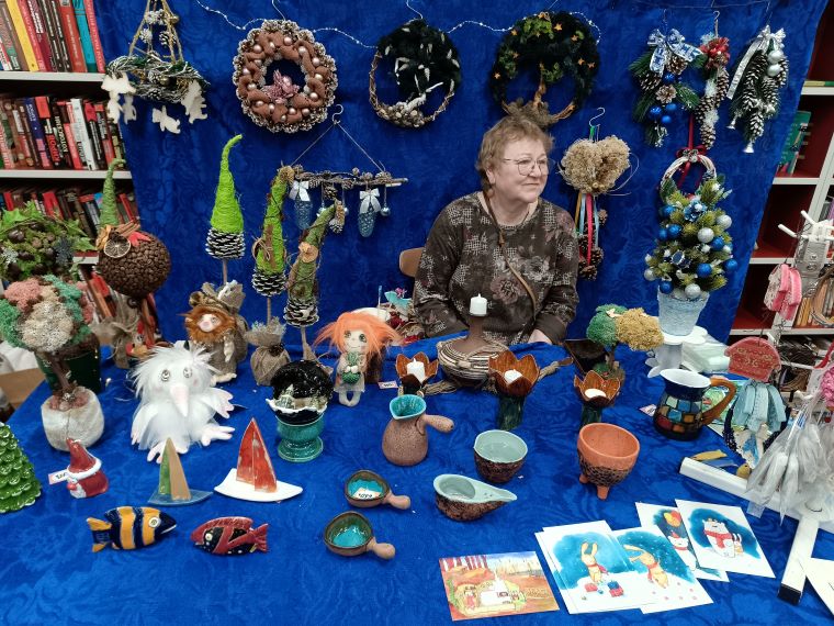 Традиционная новогодняя ярмарка проходит в Апатитах в разных локациях