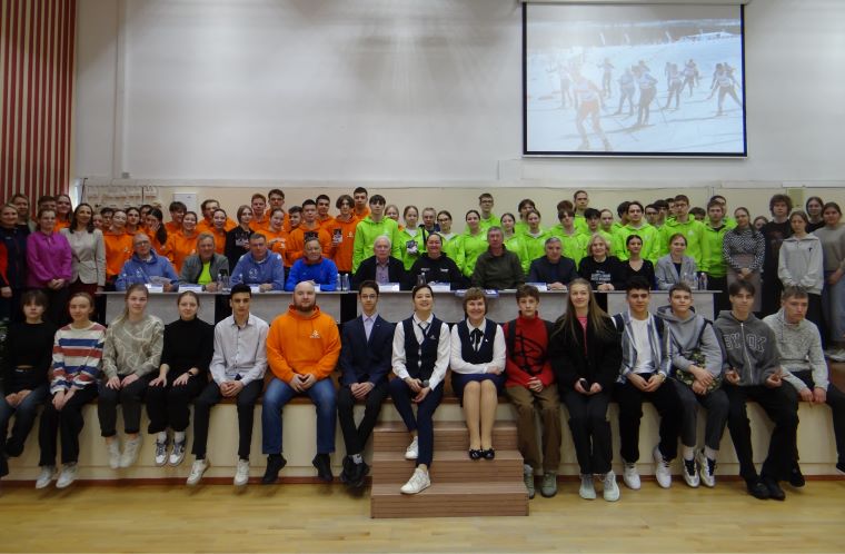 Ученики апатитской «ФосАгро–школы» побеседовали с олимпийскими чемпионами