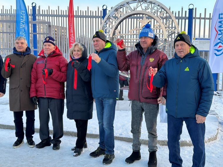 Олимпийские чемпионы открыли в Апатитах памятный знак «Гонке звёзд»