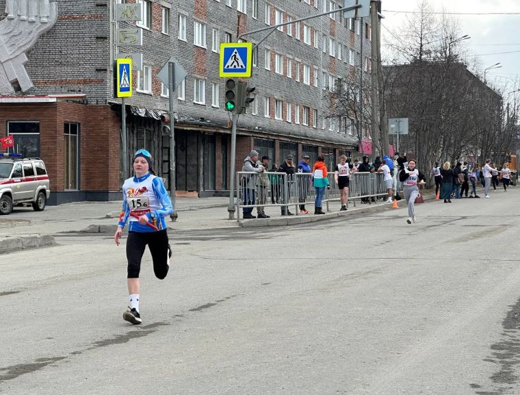 В Апатитах празднование 80-летия Великой Победы начали спортсмены
