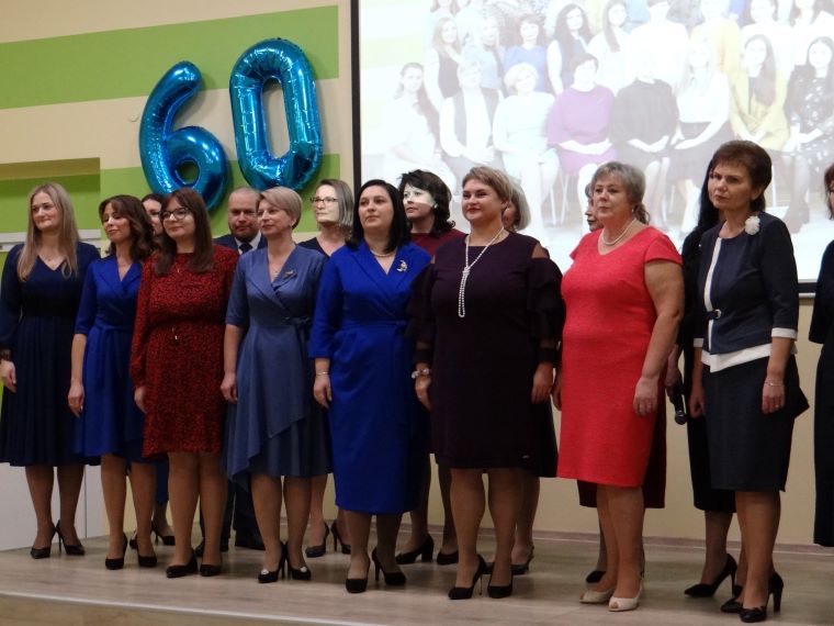 Первая и единственная апатитская гимназия отметила 60-й день рождения