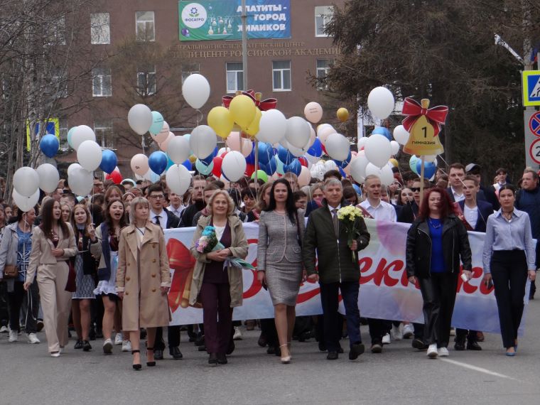 В Апатитах состоялось шествие выпускников (+ВИДЕО)