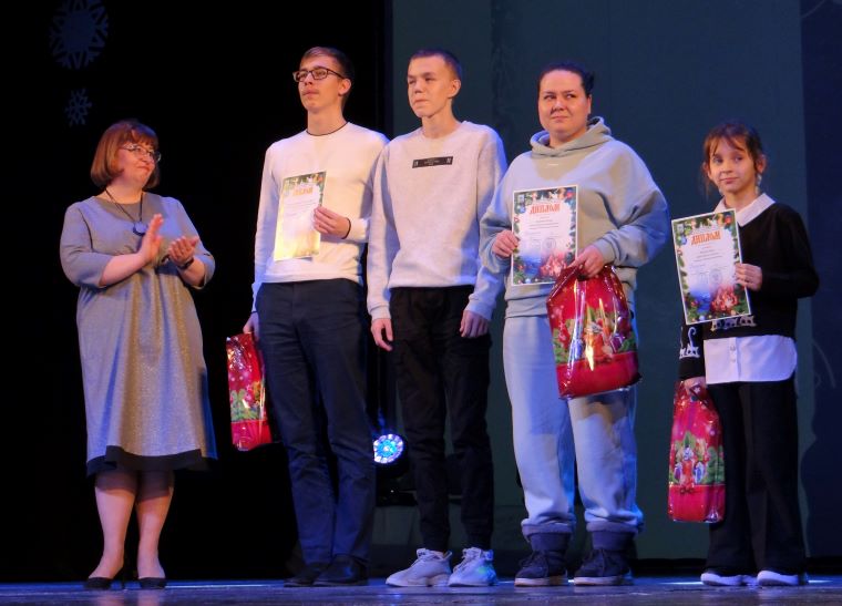 В Апатитах наградили победителей и призёров фестиваля «Рождественский перезвон»