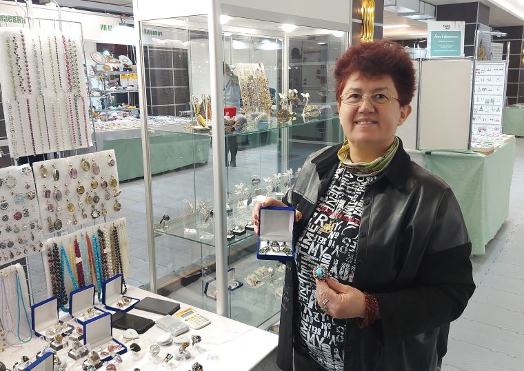 В Апатитах открылась выставка-ярмарка "Каменный цветок-2022"