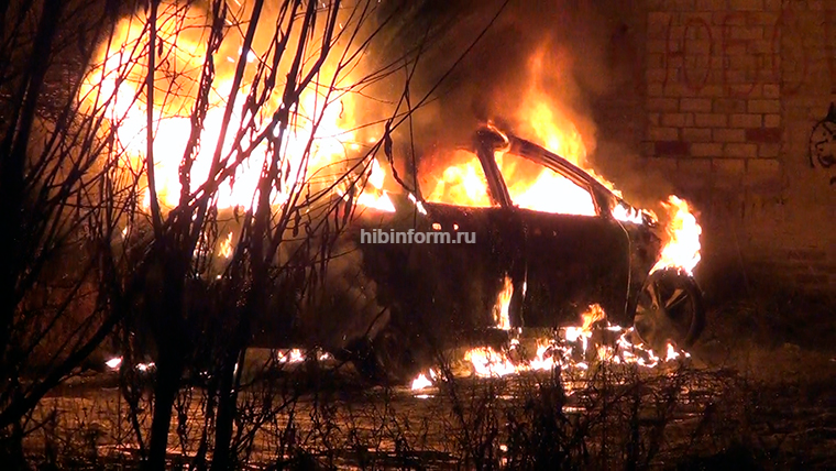Пожар в Апатитах вчера. Сгоревший Ford Focus на Казахстане. Подожгли горит большой паук. Сгоревший форд фокус