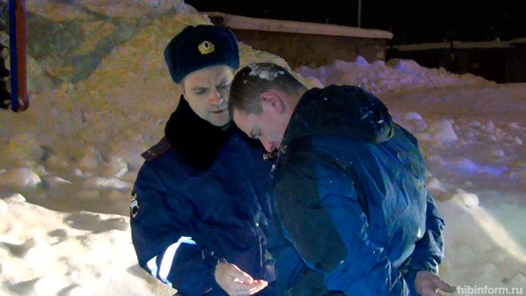 В Апатитах восемь полицейских ловили раскодировавшегося водителя снегохода