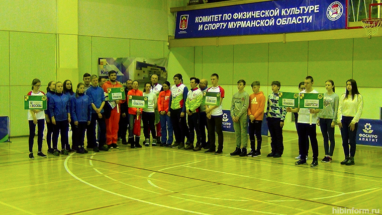 Вся страна в одном зале. В кировском "Горняке" стартовал II этап Кубка России по лыжным гонкам