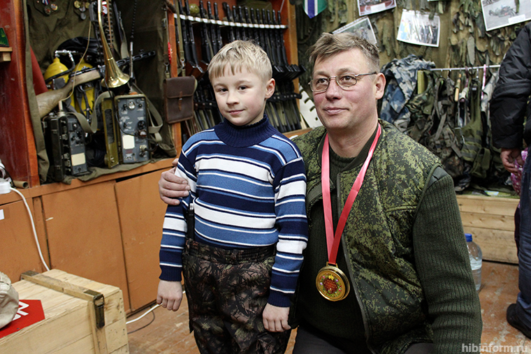 Майор Биктимеров на день стал Дедом Морозом и был удостоен медали