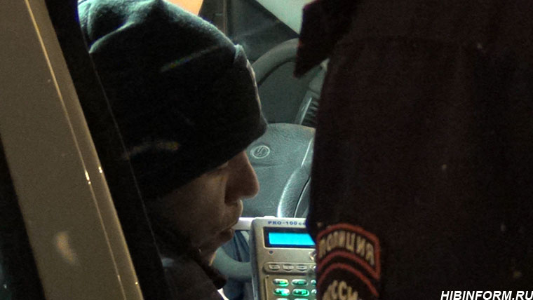 В Кукисвумчорре пьяный водитель снегохода устроил ДТП и зацепил полицейского
