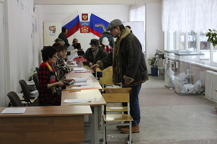 Большая часть избирателей Апатитов и Кировска уже проголосовала на президентских выборах