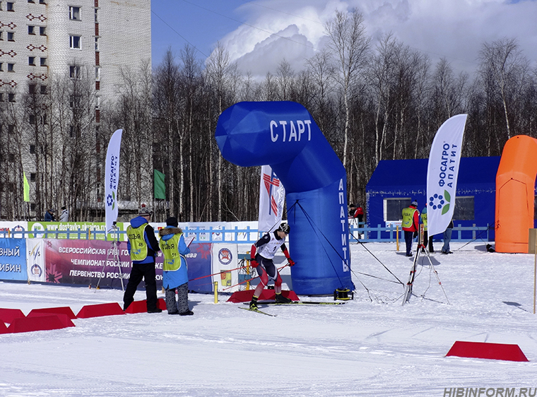 Лыжников на гонке памяти Беляева согревало солнце и поддержка зрителей