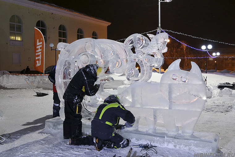 «Бешеная пила» в Кировске: скульпторы зажигали и поджигали