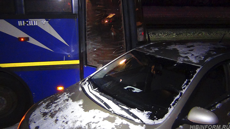 На дороге Апатиты — Кировск столкнулись Kia и автобус